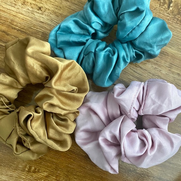 50 scrunchies - Picture 2 of 5